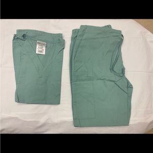 UA Butter soft scrubs size L